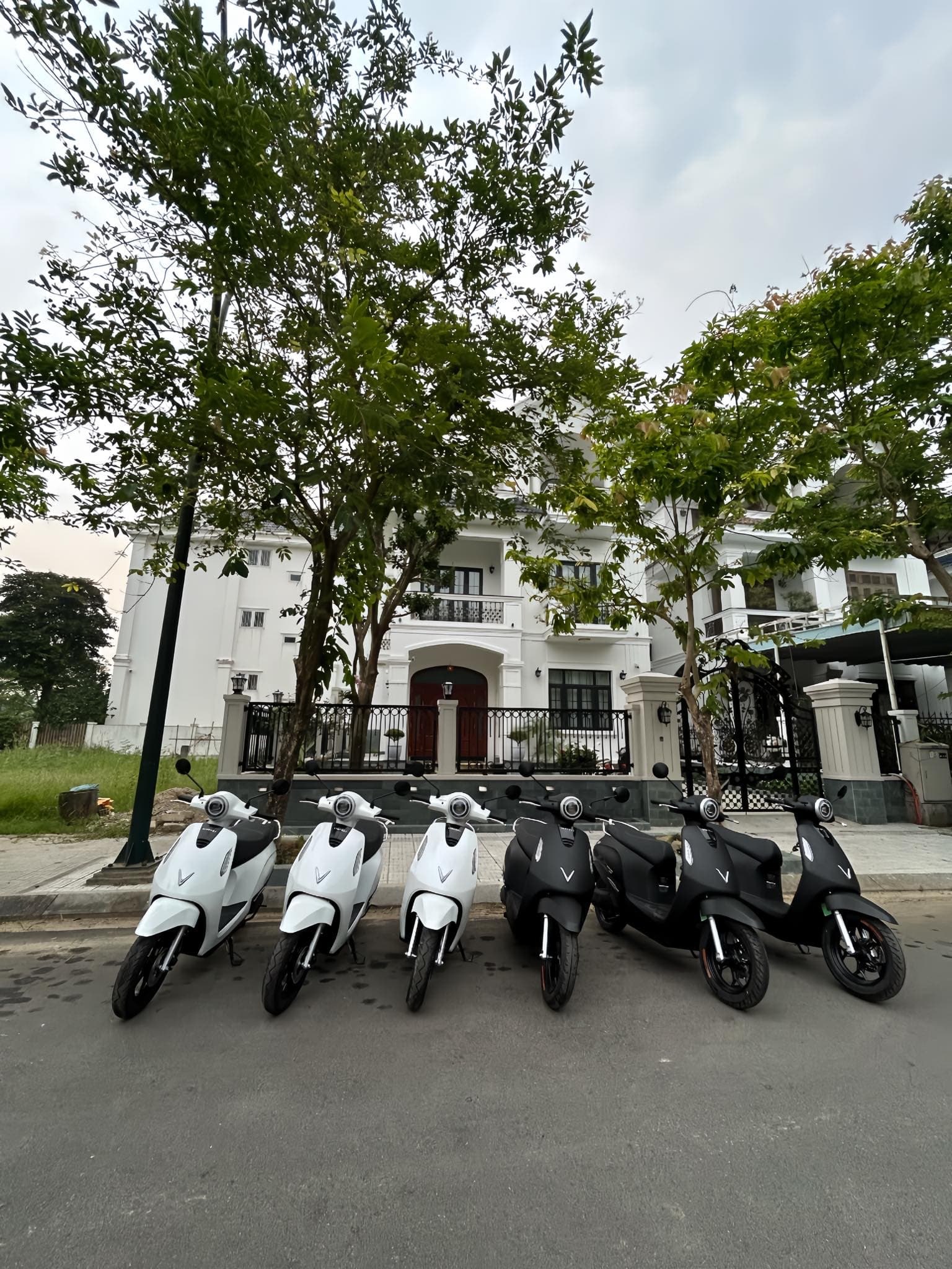 Thuê xe máy điện đi biển Thuận An