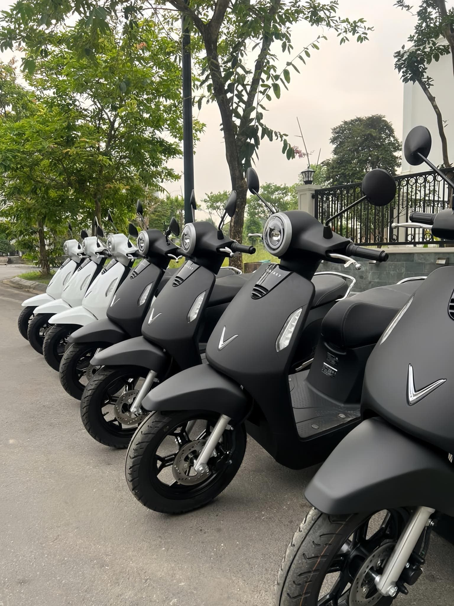 Xe máy điện ESIX cho thuê tại Huế